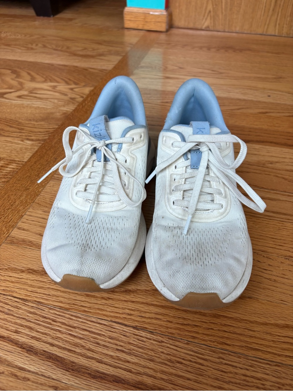 Kizik Light Blue & White Women's Running Sneakers
